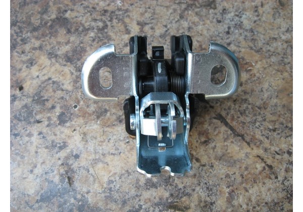 Замок задної розпашної дверки нижній Renault Kangoo, Master II, 8200031626, 7700307519 *